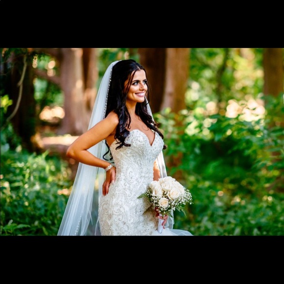 Wedding dress - Picture 2 of 8